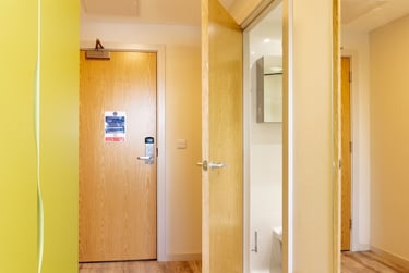 Bronze En Suite at The Barn, Bampfylde Street, Newtown, Exeter, EX12FQ - Image 12